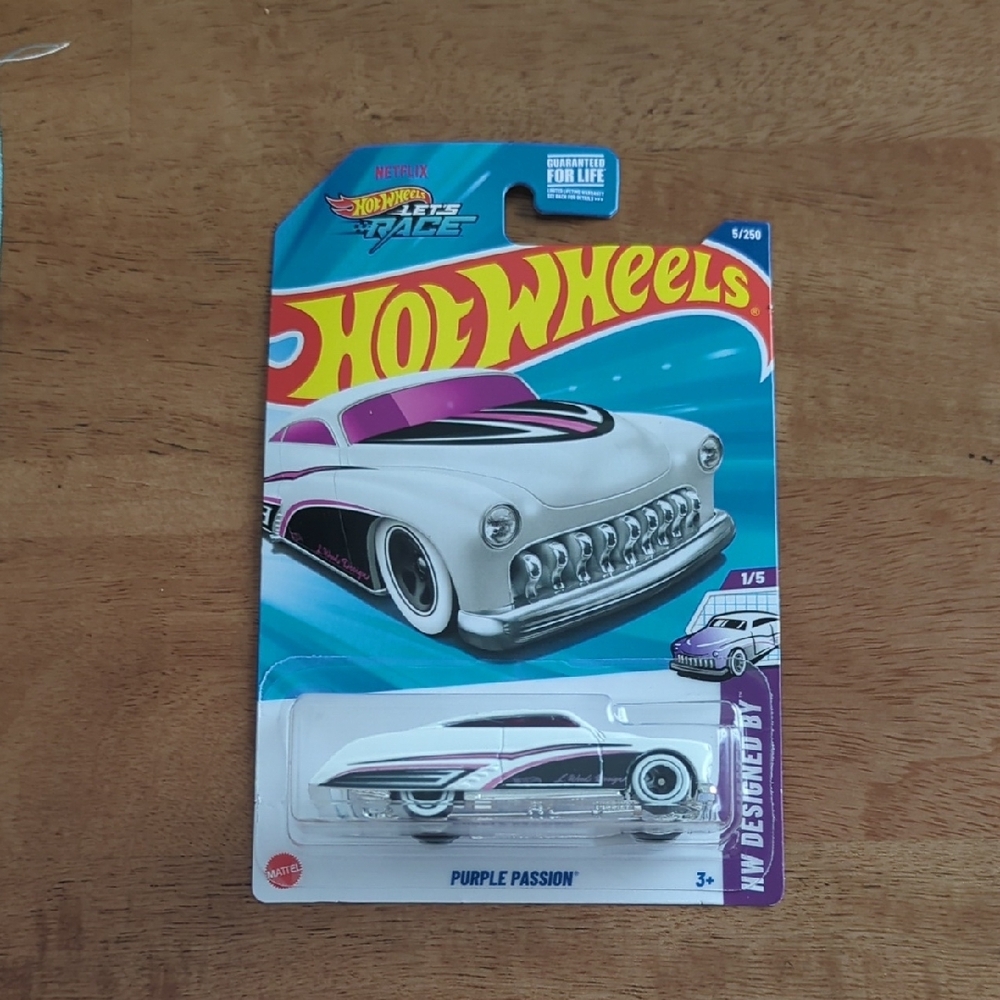 Hot Wheels White and Purple Die-Cast Toy Car